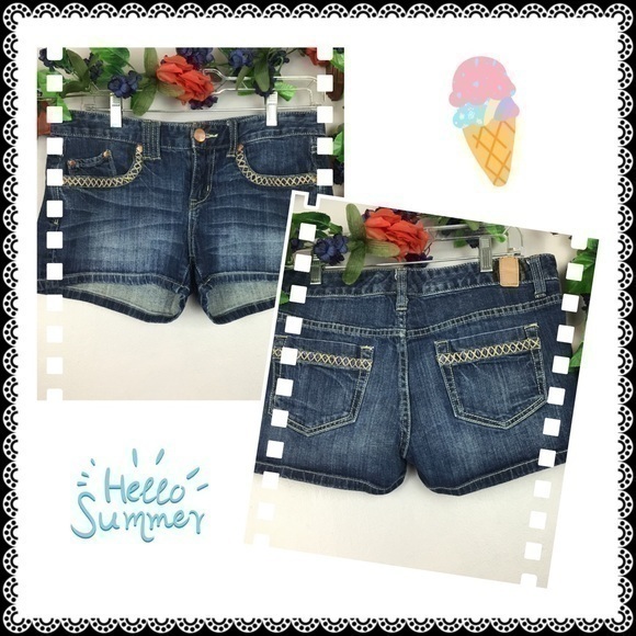 MAURICES Denim Jeans Shorts Size 5/6 - Picture 1 of 12